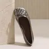 Novos sapatos baixos femininos casuais de couro estilo francês para o outono de 2026, com laço, boca rasa, sola macia, confortáveis