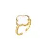 Elegante conjunto floral de cuatro piezas con incrustaciones de diamantes: collar, pulsera, aretes, anillo para mujer, bañado en oro de 18k, joyería popular europea y americana