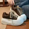 Outono 2026 Novo Estampa de Leopardo Solado Grosso Aumento de Altura Casual Tênis de Skate Feminino Versátil Moda Cadarço Tênis Esportivos Sapatos da Moda ins