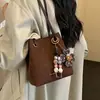Nova coleção Outono 2026: bolsa de axila feminina, um design retrô estiloso e único com uma estética sofisticada, perfeita para o trajeto diário