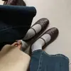 Sapatos Baixos de Couro Bico Redondo Tecidos Confortáveis Boca Rasa Camada Única Sapatos Estilo Novo Primavera 2025 Sapatos Mary Jane Totalmente em Couro para Mulheres