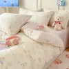 Temporada de Volta às Aulas Conjunto de Roupa de Cama de Algodão Fofo Estilo College com Desenho Animado de Quatro Peças para Crianças e Estudantes, Conjunto de Roupa de Cama 100% Algodão, Conjunto de Três Peças para Dormitório