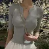 Moda Feminina Tendência Dongdaemun Coreana, Versátil e Estiloso, Corte Justo, Decote V Sexy, Blusa de Tricô de Manga Curta que Valoriza a Silhueta