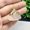 Colgante Natural de Seda Dorada y Jade Montaña Besada por el Sol, Jade Hetian Ojo de Gato con Acabado de Lujo, Colgante de Jade con Motivo de Montaña