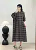 Vestido de Manga Larga a Cuadros 2026 Estilo Nuevo Artístico Simple Cuello Alto de Botón Sencillo Holgado Casual Adelgazante Vestido Largo