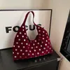 Bolso de Mujer Transfronterizo de Nicho para Viajes Diarios Modelo Nuevo 2025 Estilo Gótico para Motociclista Bolso de Hombro con Remaches Gran Capacidad Elegante Bolso Cubo