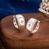 Exquisitos pendientes ear cuff de estrella de cuatro puntas micro-pavimentados con acabado cepillado, diseño para mujer, sentido de la moda, temperamento, aros de oreja minimalistas versátiles