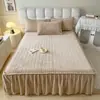 Falda de Cama de Terciopelo de Leche Pieza Única Acolchada Engrosada Color Sólido Antiestática Cubrecama Otoño e Invierno Falda de Cama de Terciopelo de Leche Juego de Tres Piezas Venta al por Mayor