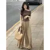 Conjunto de Roupa Super Estiloso Estilo Coreano 2026 Novo Modelo Camiseta de Manga Curta de Um Ombro Calças de Cintura Alta Largas Femininas Conjunto de Duas Peças