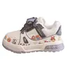 Sapatos para Meninas 2026 Primavera e Outono Novo Modelo Tênis Esportivos Infantis Respiráveis Estilo Coreano Solado Macio Tênis Casuais da Moda para Meninos