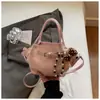 Bolsa de mão de nicho estilo coreano para comércio exterior transfronteiriço com asas, nova bolsa de balde moderna e da moda para o dia a dia, bolsa de ombro única e transversal para mulheres