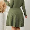 Vestido Feminino Plus Size de Tricô Canelado com Amarração Frontal e Manga Longa, Comprimento no Joelho