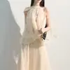 Blusa Leve e Atmosférica Sem Mangas com Gola Halter, Barra Franzida e um Toque Sonhador e Etéreo para o Dia a Dia
