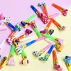 Dragón color caramelo soplando silbato fiesta de cumpleaños infantil juguetes de plástico al por mayor dragón colorido soplando trompeta de rollo accesorios