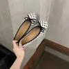 Zapatos de Charol Blancos con Estampado de Lunares Estilo Coreano Escote Bajo con Lazo Zapatos Franceses Individuales para Mujer 2026 Nuevos Mocasines Versátiles de Suela Plana Slip-on