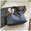 Bolsa Tote Grande Capacidade Retrô Nova Coleção Outono/Inverno 2025 Bolsa de Ombro para o Dia a Dia Moda Casual Portátil Bolsa de Braço para Mulheres