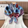 Cachecol de Seda Acetinada Feminino de Primavera e Outono Shanghai Story, Estampado, Mais Fácil de Combinar, Cachecol 90 Quadrado Grande, Presente para o Dia das Mães