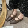 Pantuflas peludas de estampado de leopardo estilo francés para mujer, nuevo modelo otoño e invierno 2026, mules cerrados adornados con cadena, zapatos de algodón afelpado
