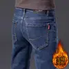 Jeans azules de alta gama italianos para hombre, nuevo estilo otoño e invierno 2026, pantalones largos casuales ajustados rectos forrados de forro polar para hombre