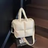 Bolsa de Algodão Estilo Coreano 2025 Lançamento Transfronteiriço Nova Bolsa de Roupas de Algodão Bordada para Mulheres Versátil Bolsa de Ombro para o Dia a Dia para Mulheres