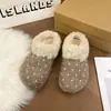 Pantuflas de algodón para usar en exteriores, otoño e invierno, de lunares, punta cerrada, medias pantuflas, para mujer, peludas, suela gruesa, forradas de felpa, estilo nuevo, cálidas, para persona perezosa, 2026, estilo coreano