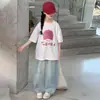 Conjunto de Camiseta de Manga Curta e Jeans para Meninas de Verão Roupa Infantil Conjunto de Duas Peças de Camiseta de Manga Curta e Jeans Fino Tendência