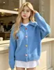 Cardigan de tricô novo estilo coreano para outono, estilo universitário, com lapela lisa e uma fileira de botões coloridos, jaqueta suéter feminina de corte solto