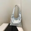 2025 Nuevo Otoño Remache Bolso Cubo de Gran Capacidad Elegante Simple Casual de Gama Alta Versátil Bolso de Hombro Único