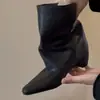Botas de Cano Médio Femininas 2026 Outono/Inverno Novo Estilo Ponta Fina Retro Aumento Interno de Altura Soltas de Puxar Botas de Tornozelo Versáteis com Temperamento da Moda