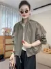 Chamarra Deportiva Rayada Estilo Coreano Cuello Alto Cremallera para Mujer 2026 Bloque de Color Ropa Exterior Versátil Elegante Superior Moderno A14539