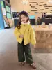 Casaco de algodão forrado com fleece para meninas, novo casaco de algodão estilo coreano com desenho animado para crianças outono/inverno 2026, peça de outer wear fofa e casual