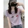 Camiseta Branca de Manga Curta para Mulheres, Verão 2026, Estilo Fino, Ombro Normal, Gola Redonda Simples, Top Versátil para Usar por Baixo para Mulheres