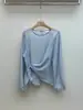 Colección Otoño 2026: Camisa de estilo coreano, ligeramente transparente, de cuello redondo, tipo jersey, con un diseño asimétrico