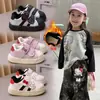 Otoño 2026 Nuevos Zapatos Casuales para Niños Felpa de Dibujos Animados Lindos Forrados Cálidos Puntera de Concha Unisex Versátiles Zapatos de Tabla