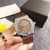 Reloj Cuadrado con Esfera Totalmente Diamantada, Correa de Caucho Marrón y Esfera Color Café, Elegante y Versátil Reloj para Mujer para el Trabajo y el Uso Casual