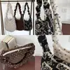 Bolso de Hombro Peludo Nuevo de Otoño e Invierno para Mujer, Gran Capacidad, Moda, Estampado de Leopardo, Rayas Verticales, Bolso Retro