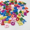 Aleatório cor misturada Inglês letras de madeira DIY jóias crianças educação infantil quebra-cabeça produtos de madeira 100 um pacote