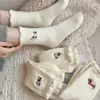 Meias Femininas para Outono e Inverno, Quentes e Grossas, Meias de Cano Médio com Renda Branca, Design Fofo de Dachshund Bordado em Desenho Animado