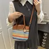 Bolsas de Cubo de Moda al por Mayor para Mujer 2025 Nuevo Estilo de Verano Tejidas de Paja Bloques de Color Bolsos de Hombro Versátiles Bolsos Cruzados