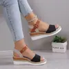 Sandálias de moda de verão estilo europeu e americano, com cabedal de tecido, sola grossa, abertura nos dedos e sola de juta, novas sandálias anabela de verão 2026