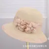 Elegante chapéu de palha estilo francês com flores tridimensionais, versátil para mulheres, chapéu de sol para proteção UV no verão à beira-mar