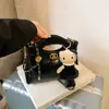 Bolsa Pequena de Bordado com Diamantes para Mulheres 2025 Nova Moda Cor Contrastante Versátil Bolsa Transversal com Corrente Super Popular Bolsa Carteiro Pequena