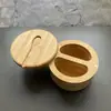 Tarro de bambú para condimentos con cuchara, tarro de sal, caja de almacenamiento para cocina, botella de condimentos, giratorio con succión magnética, venta caliente transfronteriza, al por mayor