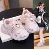 Nuevos Zapatos Deportivos de Primavera para Niñas Mayores, Versátiles Hello Kitty Malla Doble Ligeros Transpirables Lindos Zapatos tipo Papá