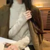 Camiseta base de punto suave y agradable para la piel de cuello medio alto para mujer, suéter de punto holgado para otoño e invierno, top estilo coreano
