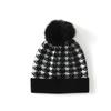 Cachemira 2026 Otoño e Invierno Nuevo para Mujer de Gama Alta Pied de Poule Bloque de Color Cálido Bola de Pelo Protección para Orejas Sombrero de Punto Casual