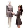 Top de punto estilo polo francés para mujer, estilo universitario de otoño e invierno, cárdigan suéter corto suave y acogedor, conjunto de falda plisada adelgazante