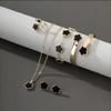 Collar de Flor de Cinco Pétalos de 5 Piezas de Venta Caliente Transfronterizo Europeo y Americano Pulsera Pulsera Aretes Anillo Set Elegante Europeo y Americano Listo para la Venta