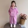 Conjunto de Moletom Tendência para Meninas, Estilo Popular Online, Conjunto Esportivo de Caimento Solto, Moda Casual Outono 2025 para Crianças
