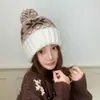 Novo Chapéu de Lã Jacquard Retrô Outono e Inverno para Mulheres, Chapéu de Tricô Quente Estilo Étnico para o Frio, Chapéu de Puxar à Prova de Frio com PomPom de Pelo